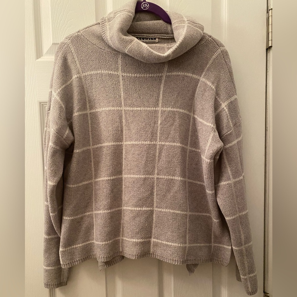 Ecowish Gray Turtleneck Sweater with White Grid Pattern